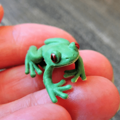 Tiny Rubber Tree Frog Safari Ltd 